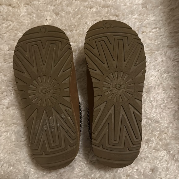 Like New Tasman chestnut Uggs!! - Picture 10 of 10